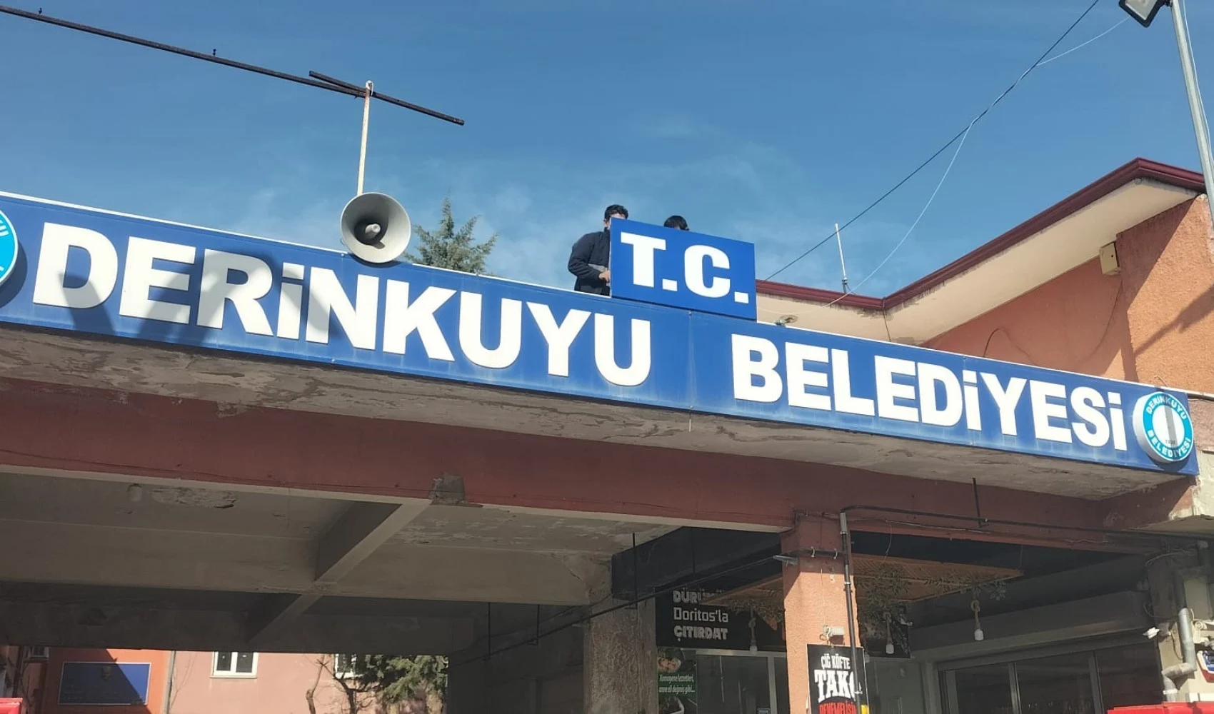 CHP Belediye Başkanının İlk İcraatı T.C yi Geri Getirmek Oldu