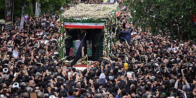 İran Cumhurbaşkanı Raisi'nin anıtı halkın hoşnutsuzluğu nedeniyle sessize alındı