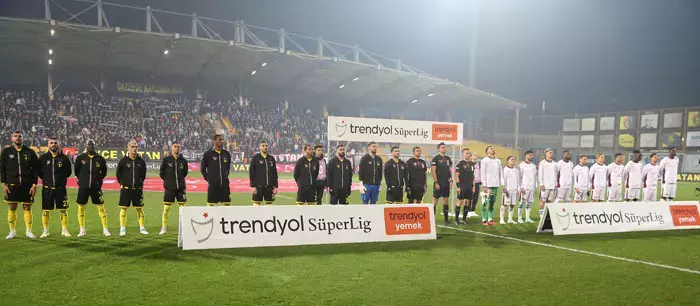 İstanbulspor - Trabzonspor maçı yarıda kaldı! İstanbulspor sahadan çekildi...