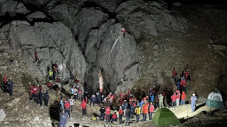 ABD'li dağcı mahsur kaldığı mağaradan 9. günde kurtarıldı