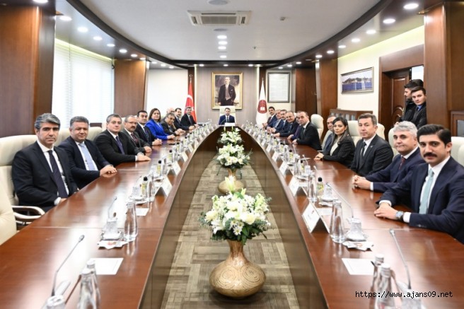 ADALET BAKANI AKIN GÜRLEK, HSK’DA İLK TOPLANTISINI YAPTI