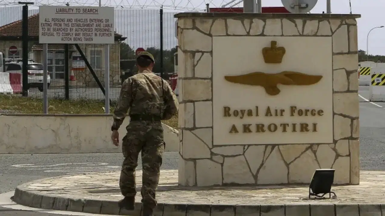 Güney Kıbrıs'tan İngiltere'ye Üslerin Kullanımına Tepki