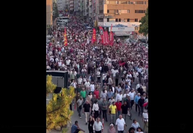 CHP Lideri Özel'den Hüseyin Can Güner'e destek yürüyüşü