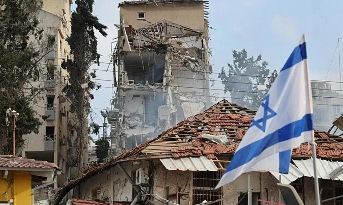 İran Tel Avivi yıktı geçti. Demir Kubbe Çöktü.