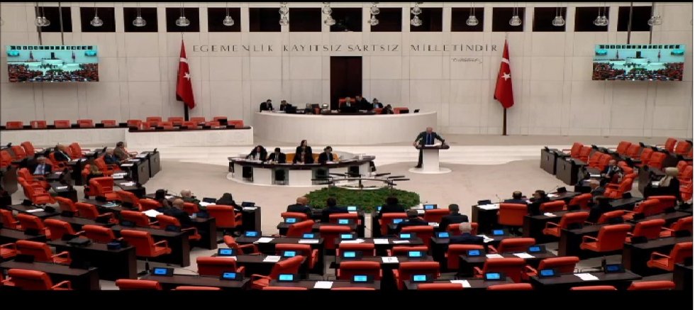 AK Parti'den 'sorumluluk kalkanı' geri adımı: Fon yasası Meclis'ten geçti