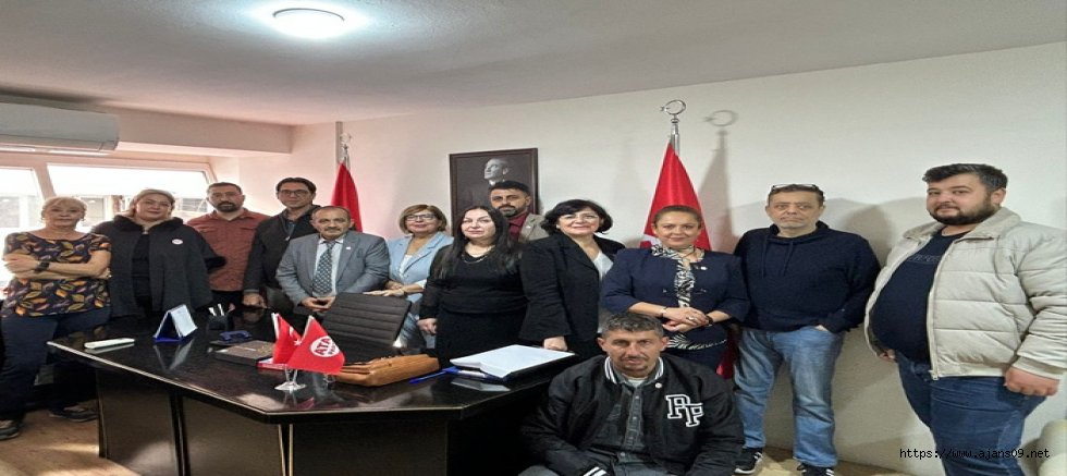 ATA Parti İzmir İl Başkanlığı’nda bayrak değişimi yaşandı.