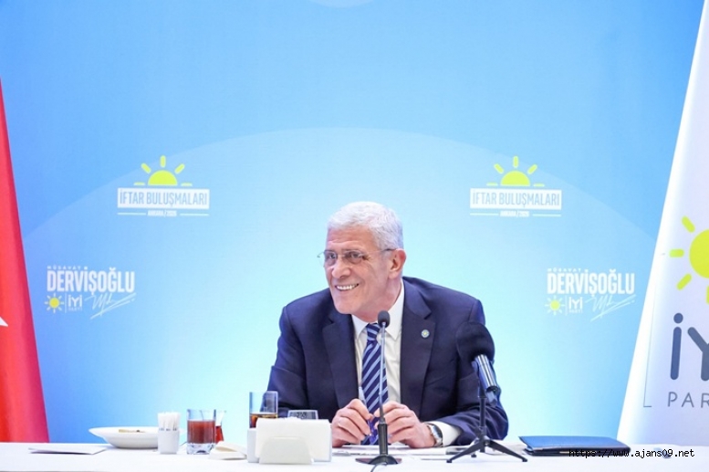 Bahçeli göz göre göre Öcalan'ın postacılığını yapıyor