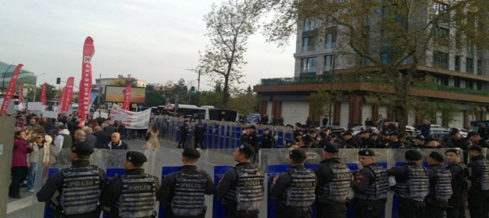 CHP'nin TRT eylemine Toma'lı engel