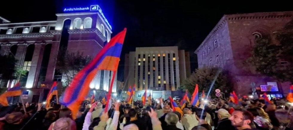 Ermenistan Lideri Peşinyan İçin Yolun Sonu Gözüktü