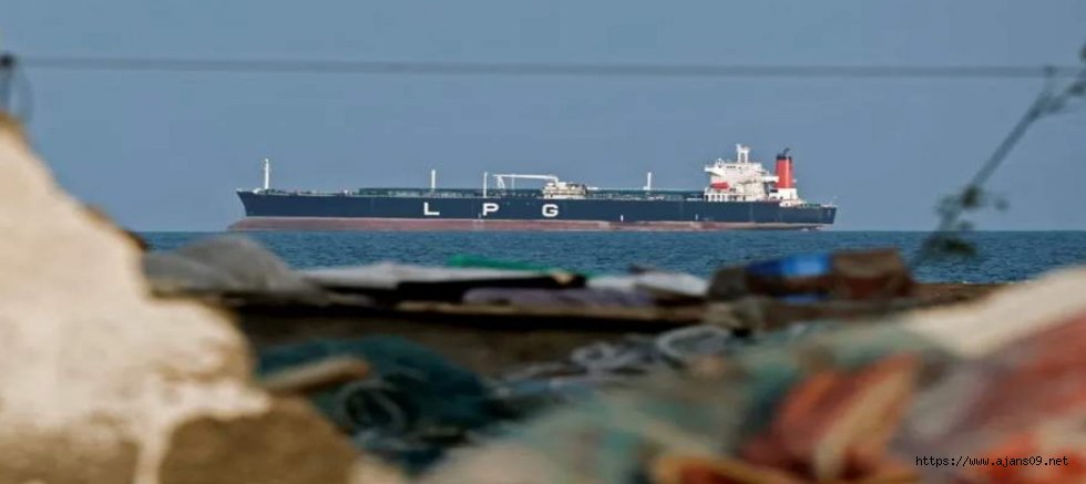 Hürmüz’de Gerilim Yükseliyor: Tankerlere Ateş Açıldı, İran Kısıtlamaları Geri Getirdi