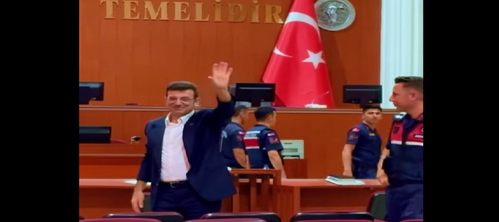 İmamoğlu'na bir salondan diğerine geçene kadar yeni soruşturma açıldı