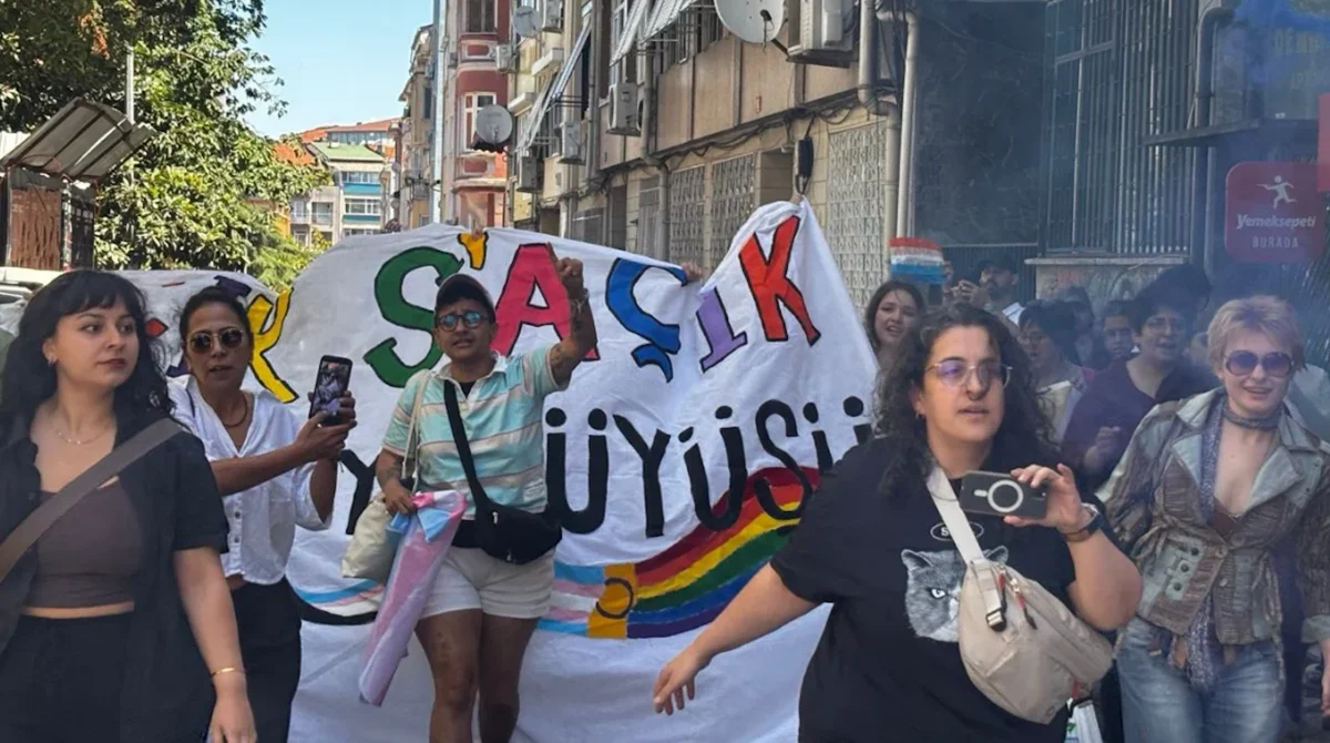 İstanbul'daki Onur Yürüyüşü'nde onlarca gözaltı