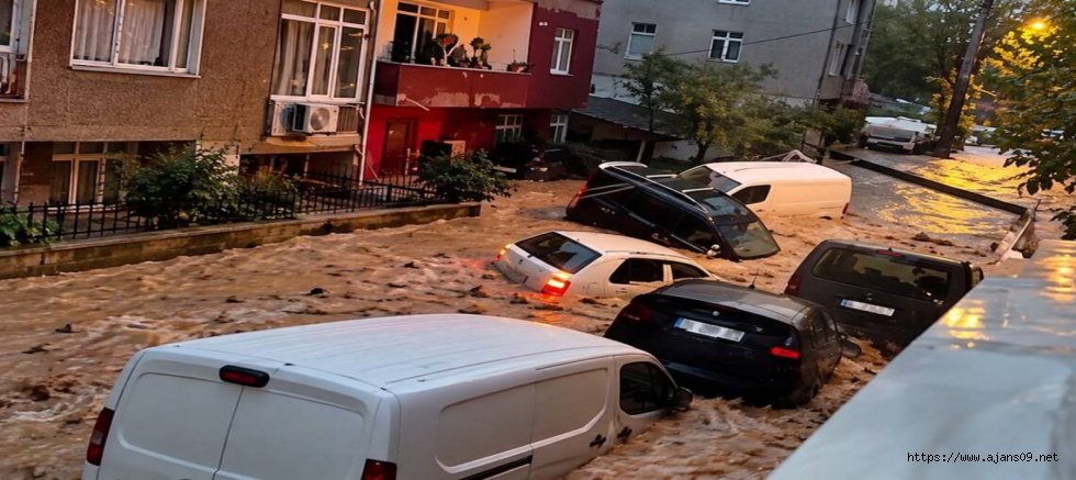 İSTANBULDA ADETA  GÖK DELİNDİ...