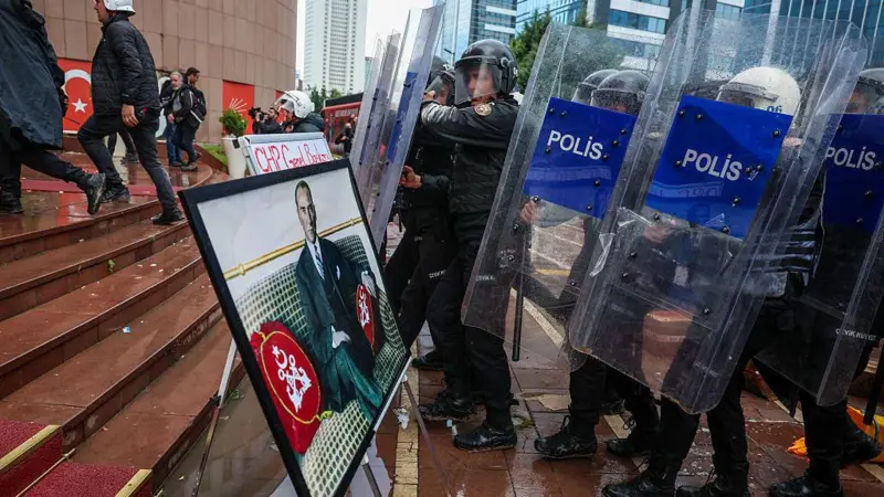 KILIÇDAROĞLUNUN İSTEĞİYLE POLİS CHP GENEL MERKEZİNE  OPERASYON YAPTI