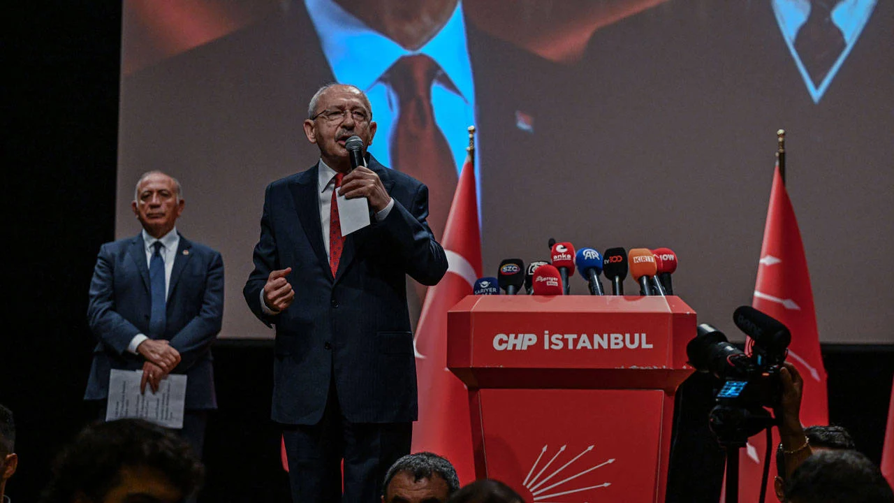 Kimileri bu partiyi özel mülkü gibi görüyor.