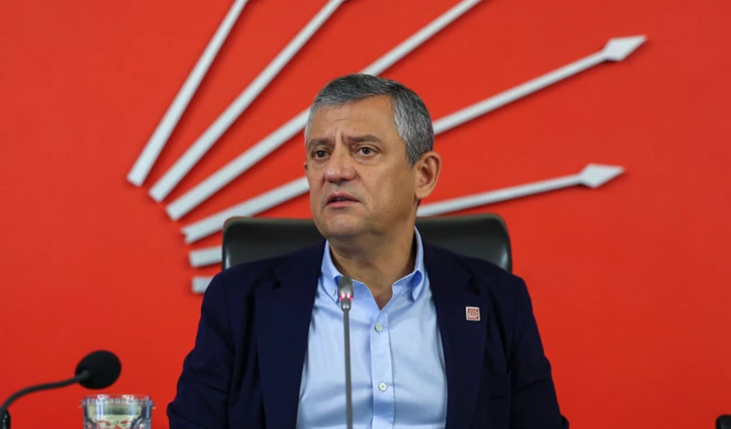 Özgür Özelin Masasında Üç Seçenek Var, Yeni Partinin Çizgisi Belirlendi