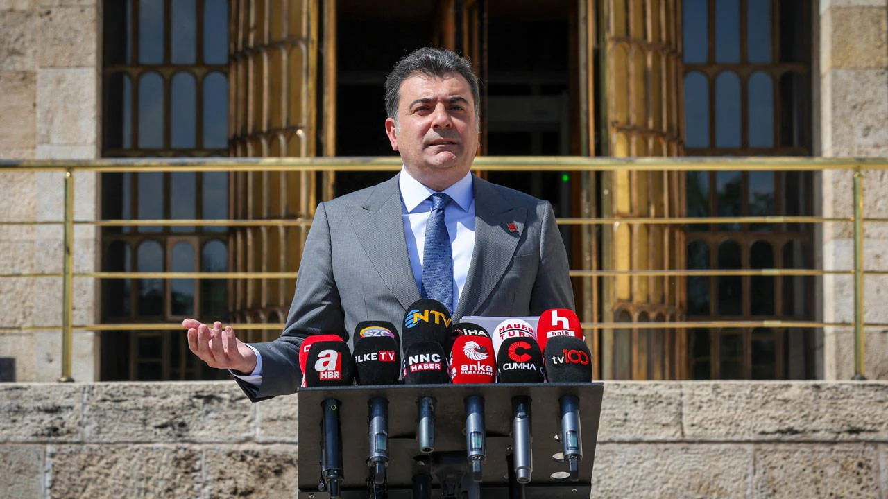 Seçilmiş CHP yönetiminin Sözcüsü Emre: AKP yargısı baba ocağımızı kapatma planı yapmaktadır