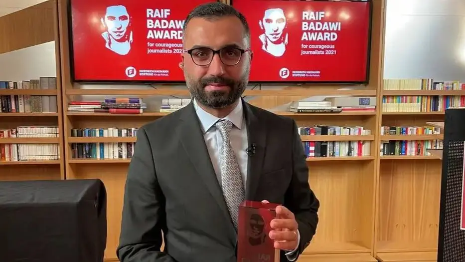 Tutuklu gazeteci Alican Uludağ Ankara’ya götürülüyor