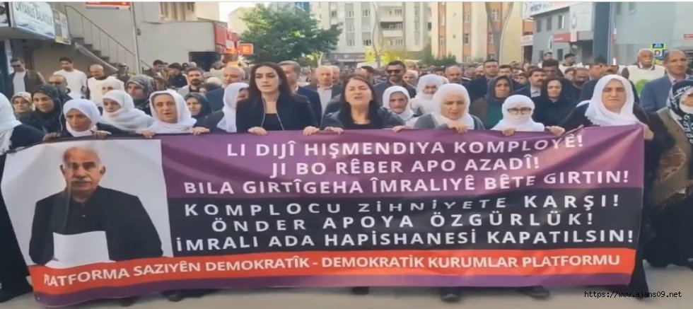 Van'da Terörist Başı 'Öcalan'a özgürlük' yürüyüşü