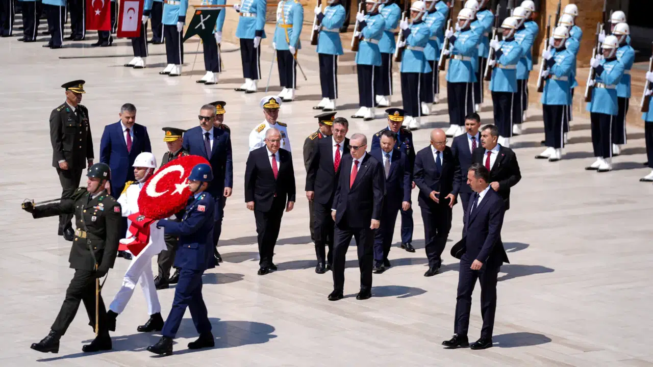 Yaş Toplantısı Öncesi Erdoğan ve Şura üyeleri Anıtkabir'i ziyaret etti