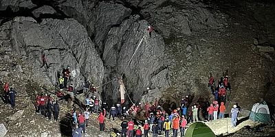 ABD'li dağcı mahsur kaldığı mağaradan 9. günde kurtarıldı