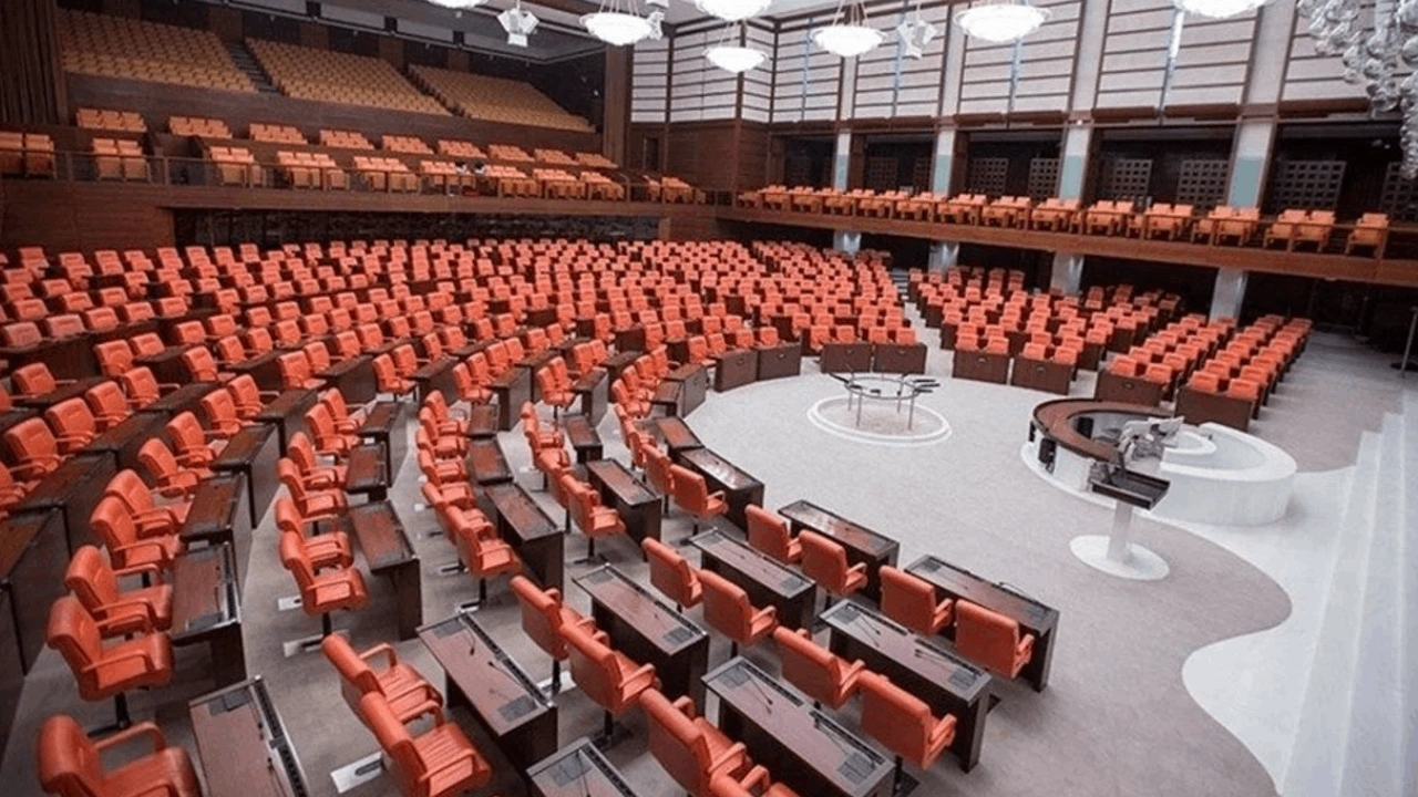 AKP, tatile giren Meclis'in açılmasını istemiyor: Yoklamaya katılmayacaklar
