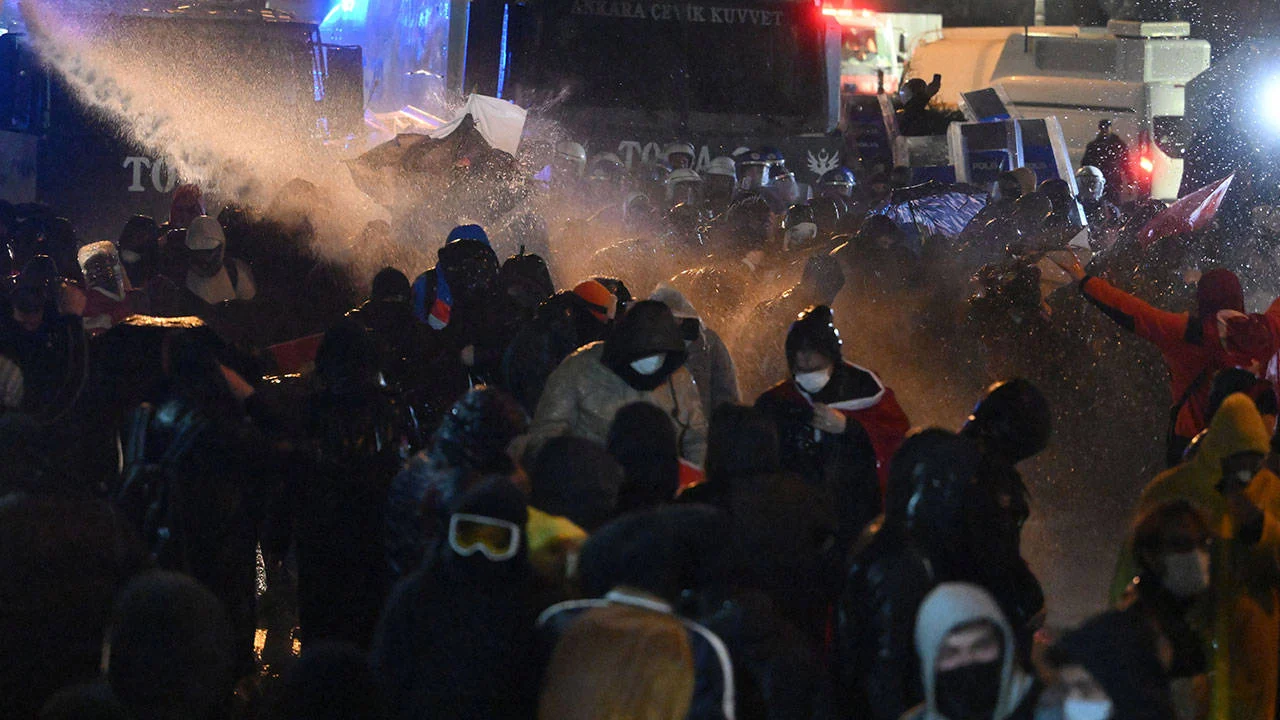 Ankara Valiliği 1 Nisan'a kadar toplantı ve gösteri yürüyüşlerini yasakladı