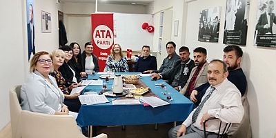 ATA Parti İzmir İl Başkanlığı’nda bayrak değişimi yaşandı.