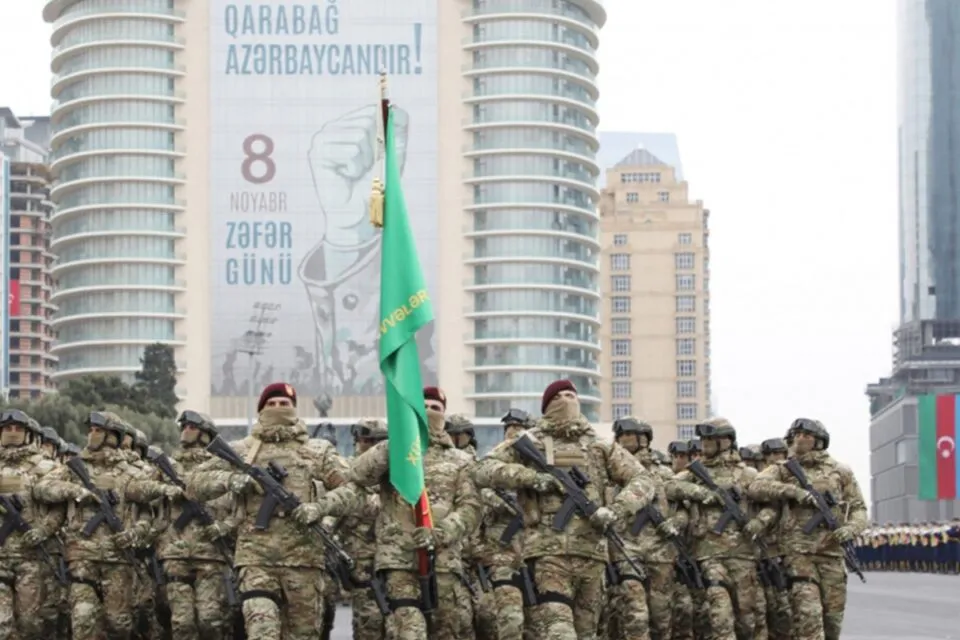 Azerbaycan Vatanseverlik Savaşı Yıldönümünde Geçit Töreni Düzenlendi