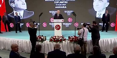 Bahçeli'den gazeteciye azar