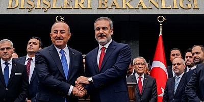Bakanlıklarda devir teslim törenleri devam ediyor