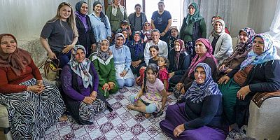 Bizleri zindana atıp, parti binalarına kayyım atayanlar bu fotoğrafa iyi baksın!