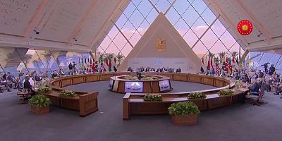 Bölgemizde adil ve kalıcı bir barışın tesisi için, D-8 ülkeleri olarak daha fazla çaba harcamalıyız