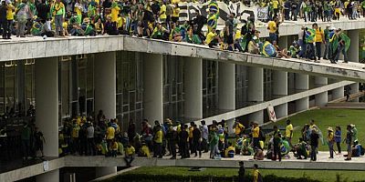 Brezilya'da Seçimi Kaybedenler Kongreyi Bastı