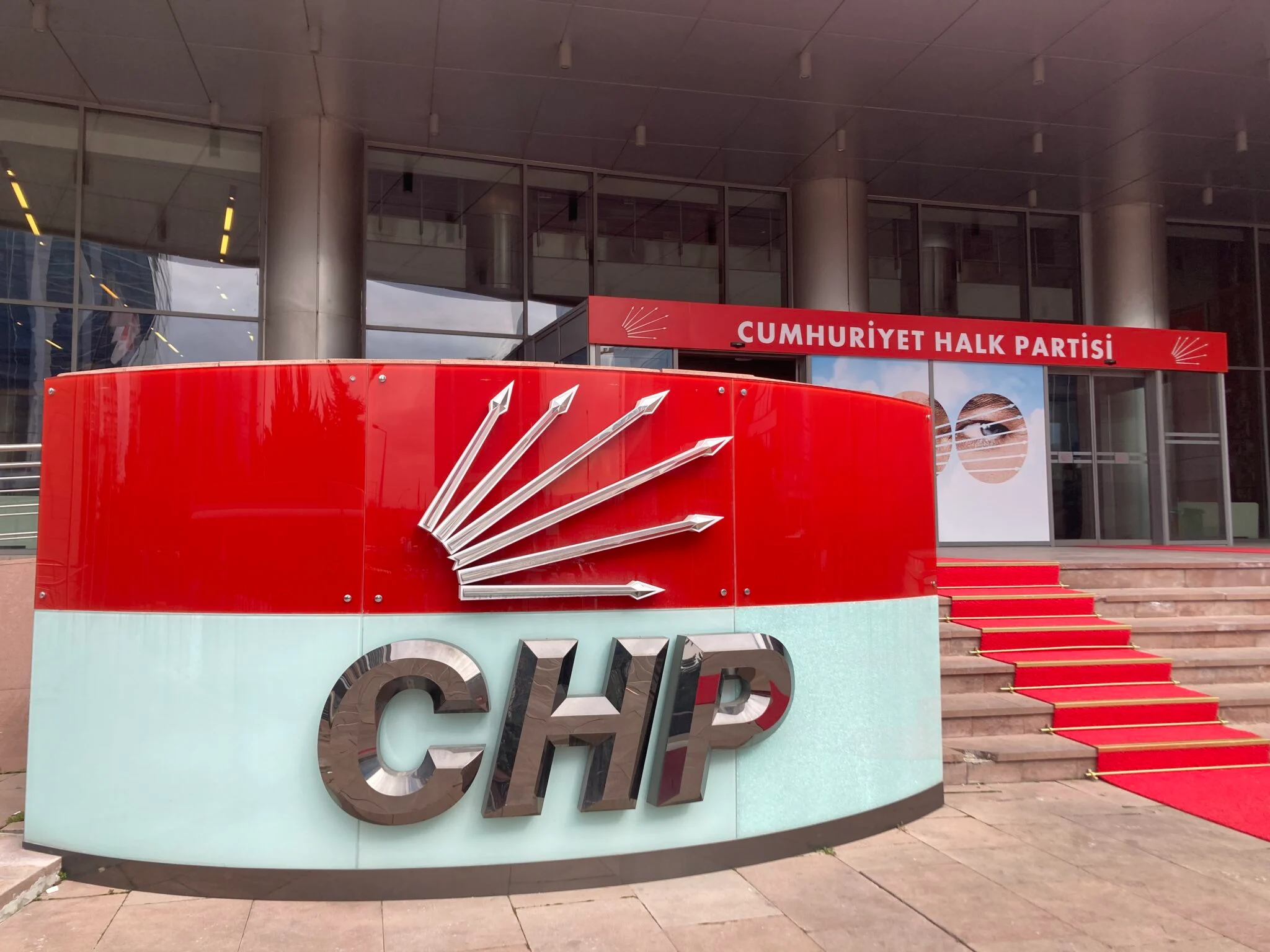 CHP'nin Miting alanına engel; KYK yurtları boşaltıldı!