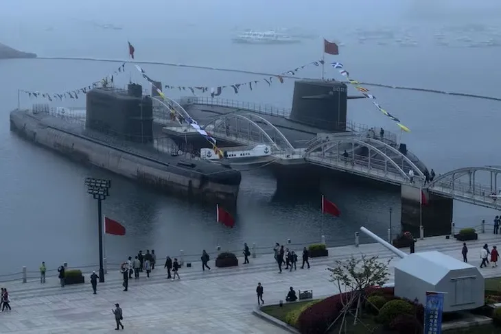 Çin'in yeni nükleer denizaltısı hizmete girmeden battı