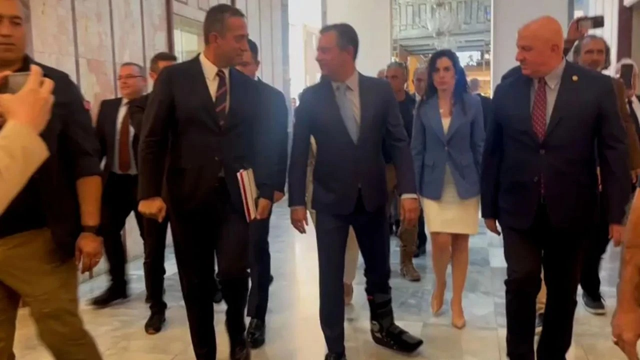 Dilipaktan Korkunç İddia: Özgür Özel'in ayağı kırıldı mı? Silahla mı vuruldu?