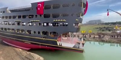 Dünyanın en büyük tur teknesi 'Big Kral' Suya İndirildi