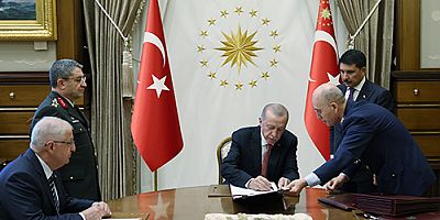 Emniyet Genel Müdürü değişti, mezuniyet törenindeki konuşmasıyla gündem olan Jandarma Genel Komutanı emekli edildi