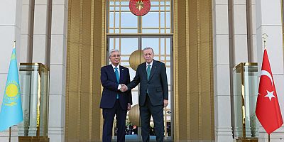 Erdoğan Kazakistan Cumhurbaşkanı Tokayev'e devlet nişanı takdim etti