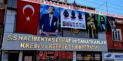Erdoğanın Ziyaret Öncesi Üç Maymun Protestosu