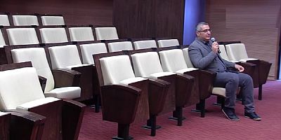 Eren Erdem'in Basın Toplantısına Bir Gazeteci Bile Katılmadı