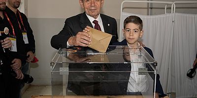 Galatasaray başkanlığına yeniden Dursun Özbek seçildi