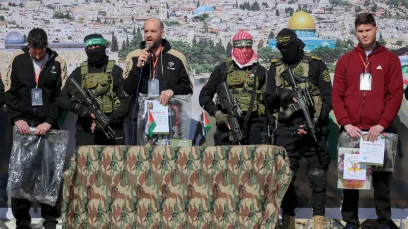 Hamas üç rehineyi serbest bıraktı, kriz aşıldı