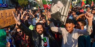 Hapisteki İmran Han Pakistan'da seçimin galibi oldu