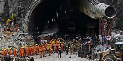 Hindistan'da çöken tünelde mahsur kalan 41 işçi 17 gün sonra kurtarıldı