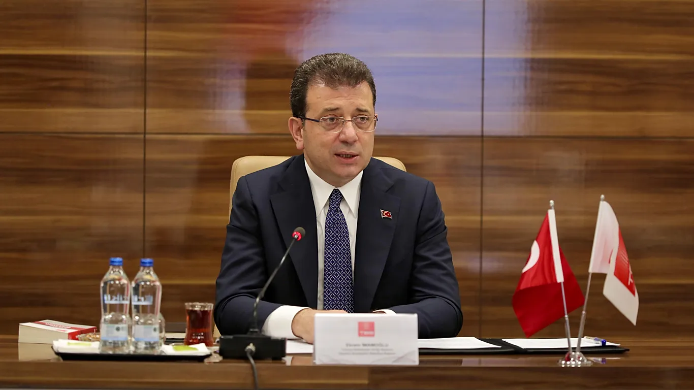 İmamoğlu adliyeye götürülürken 'araç arızalandı denilerek' döndürüldü