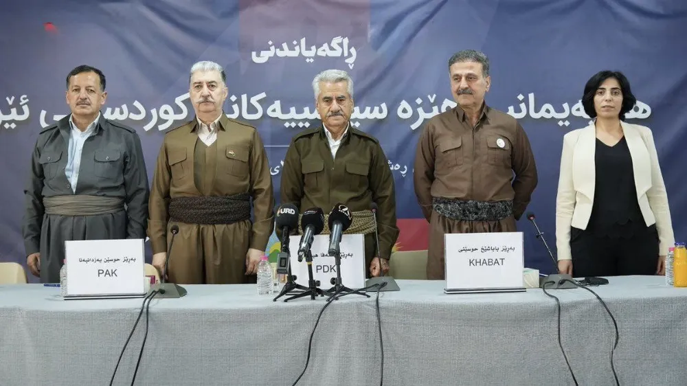 İran'daki 5 Terörist Kürt örgütü birleşti