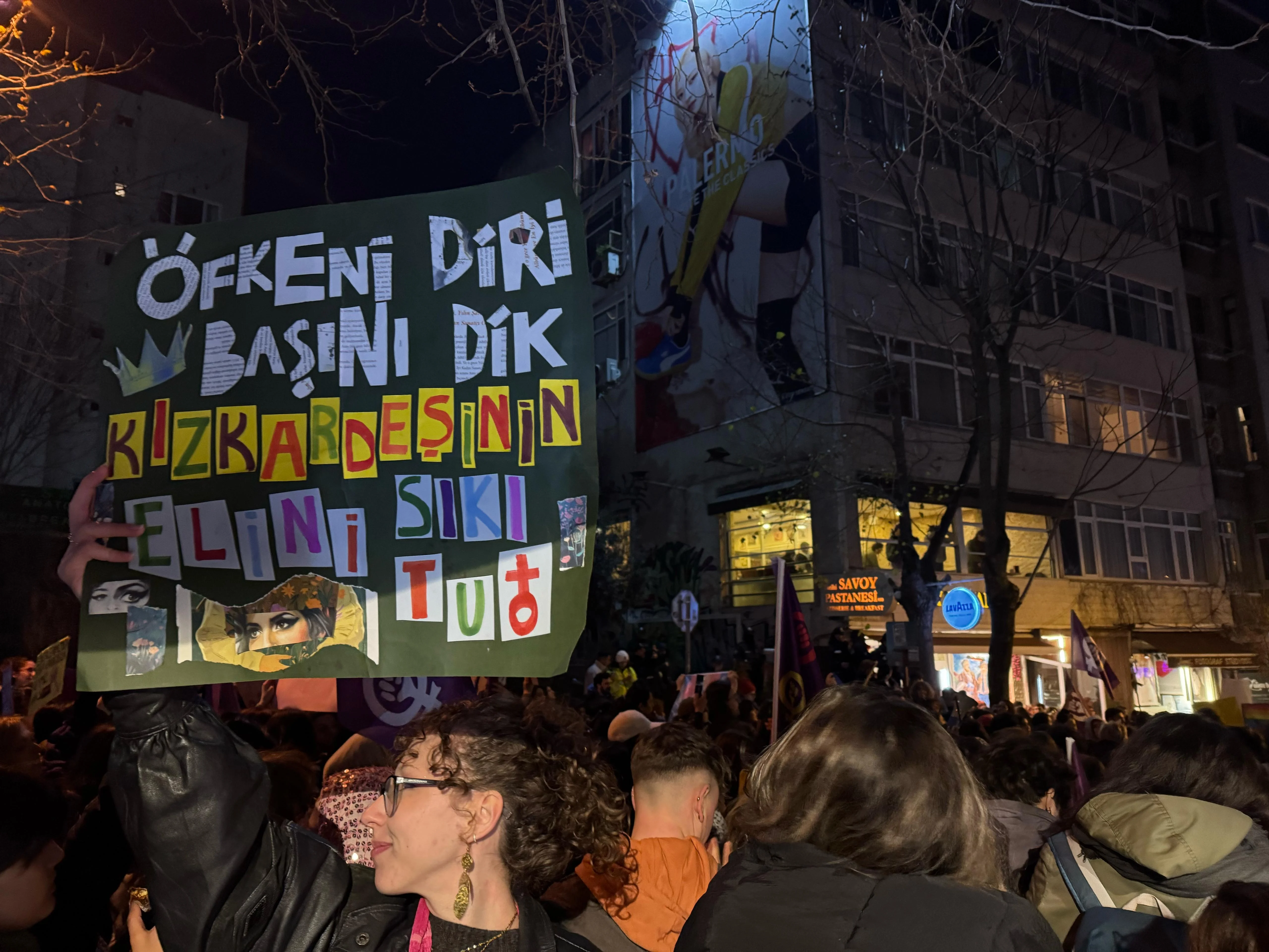 İstanbul'da engellere rağmen Feminist Gece Yürüyüşü gerçekleşti