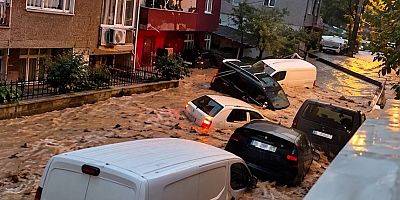 İSTANBULDA ADETA  GÖK DELİNDİ...